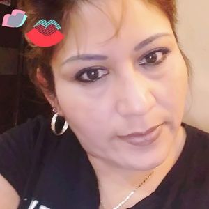 Meet your Posher, Estela